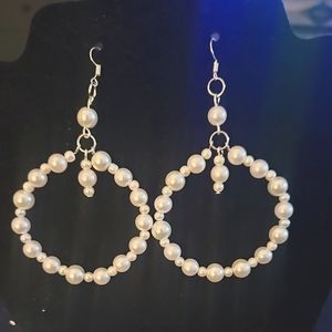 Selling these gorgeous  pearls hoops